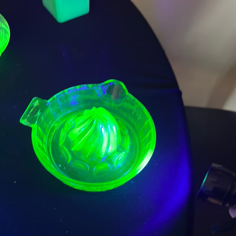 Uranium Green Glass Citrus Juicer. Vintage  uv reactive